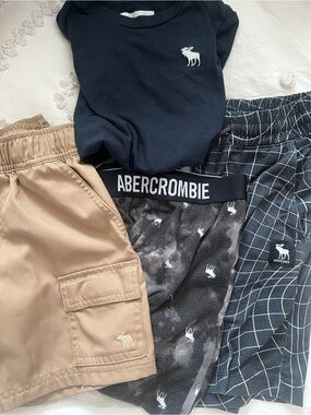 abercrombie kids black, tan & navy shorts set